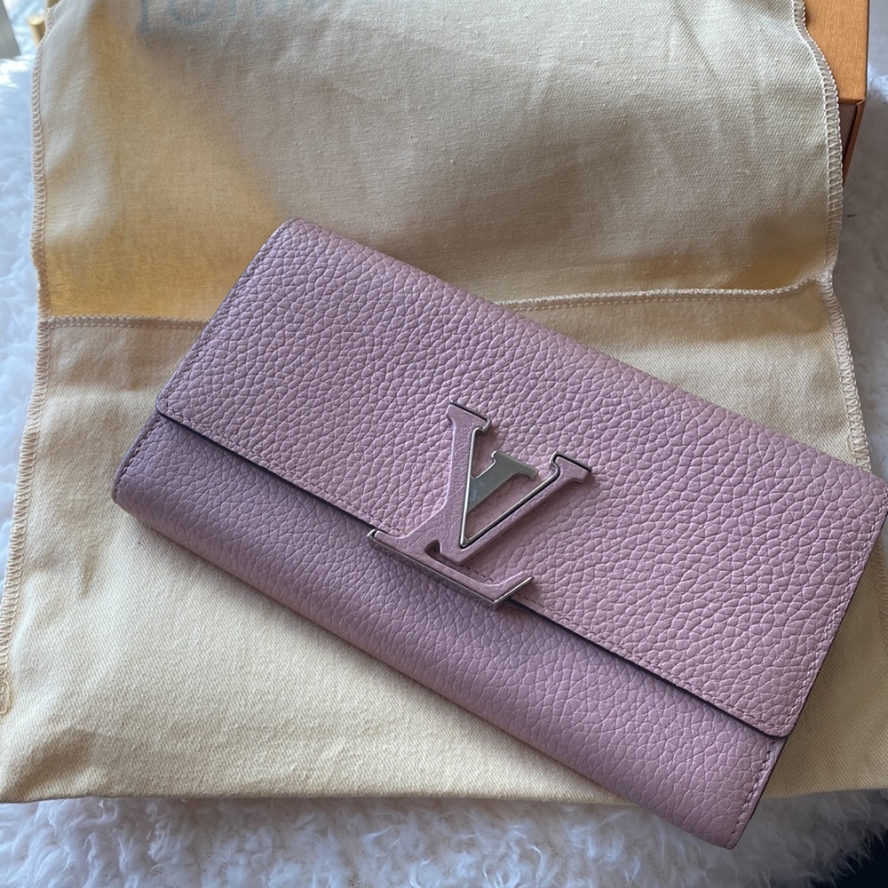 Louis Vuitton Capucines Wallet Blush